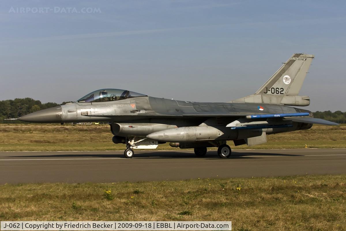 J-062, Fokker F-16AM Fighting Falcon C/N 6D-145, taxying to the active
