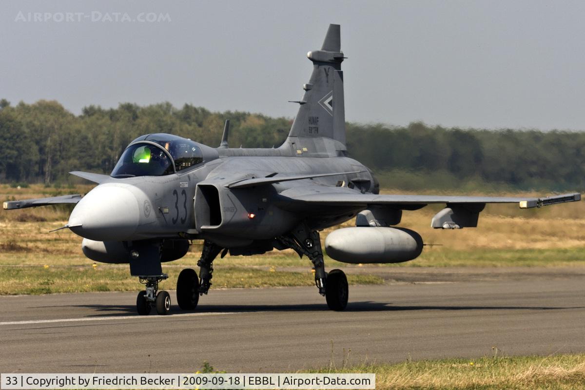 33, 2006 Saab JAS-39C Gripen C/N 39304, taxying to the active