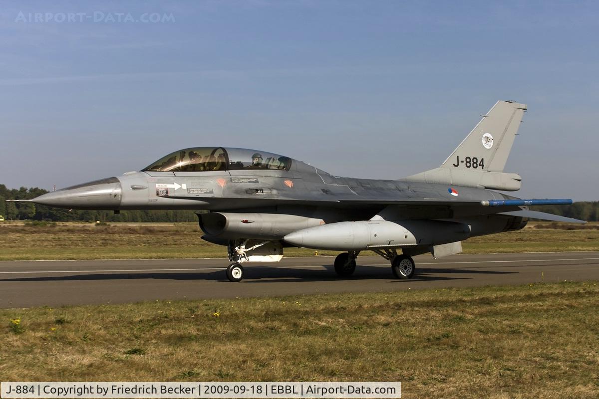 J-884, Fokker F-16BM Fighting Falcon C/N 6E-25, taxying to the active