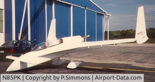 N85PK, Rutan Long-EZ C/N 1563, Long-EZ N85PK,LYC O-235
Designer B. Rutan, Builder P. Simmons
