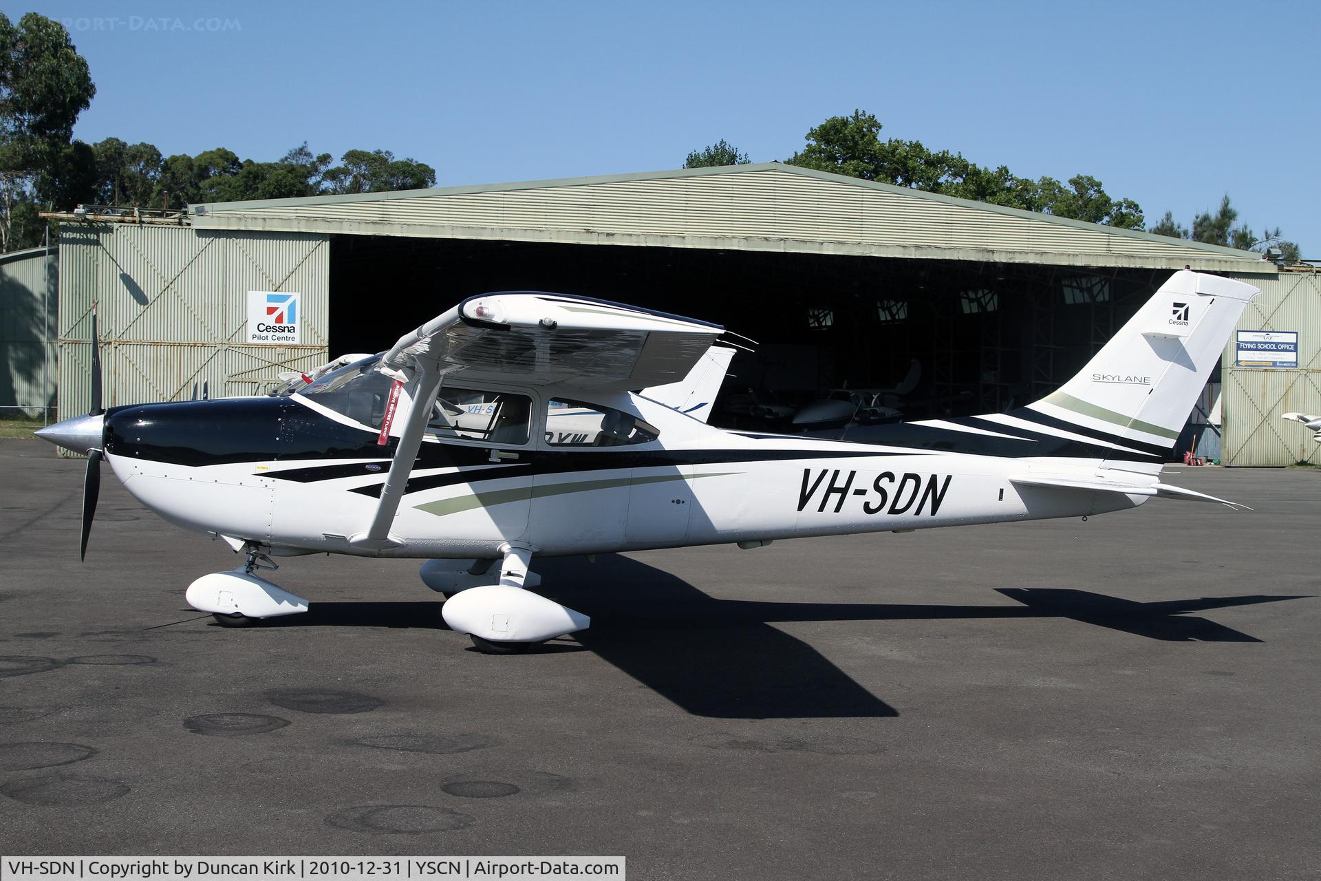 VH-SDN, 2006 Cessna 182T Skylane C/N 18281747, New year's eve at Camden