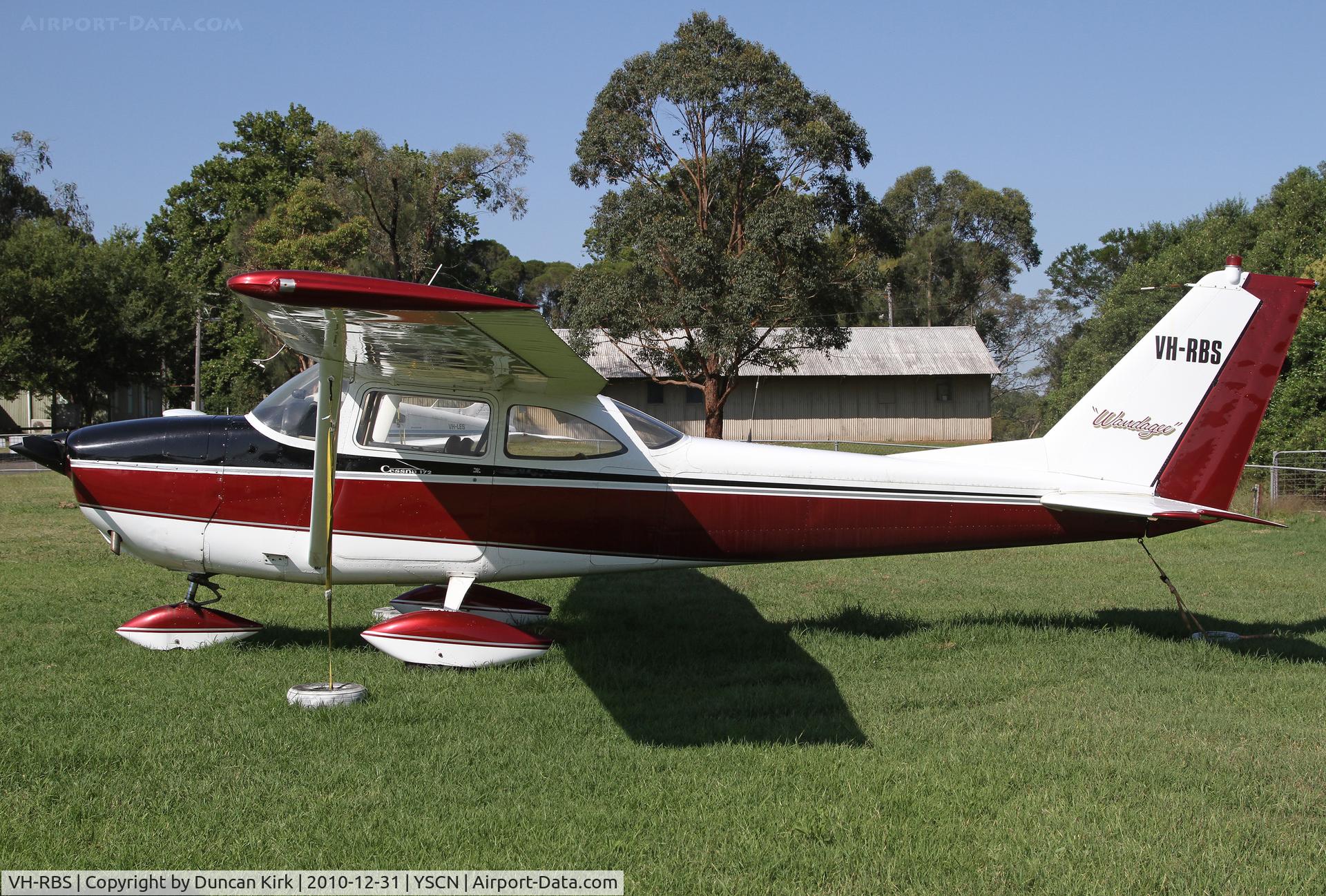 VH-RBS, 1965 Cessna 172G C/N 17254115, Nice colours!