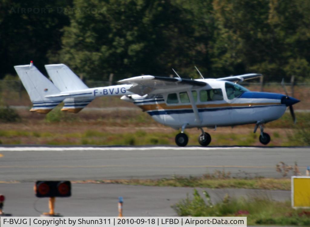 F-BVJG, Cessna 337D Super Skymaster C/N 337-1048, On landing...