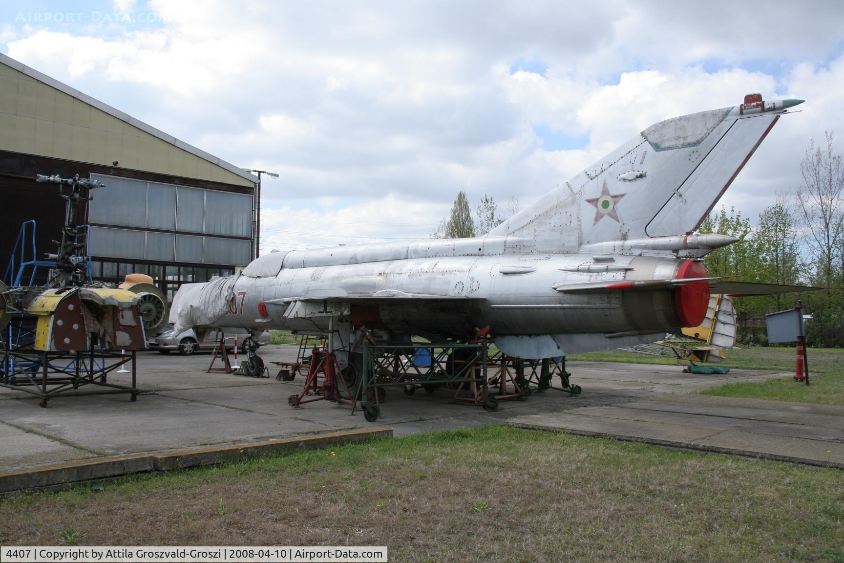 4407, 1971 Mikoyan-Gurevich MiG-21MF C/N 964407, Csepel, Lajos Kossuth Grammar school apprentice workshop's yard - Hungary