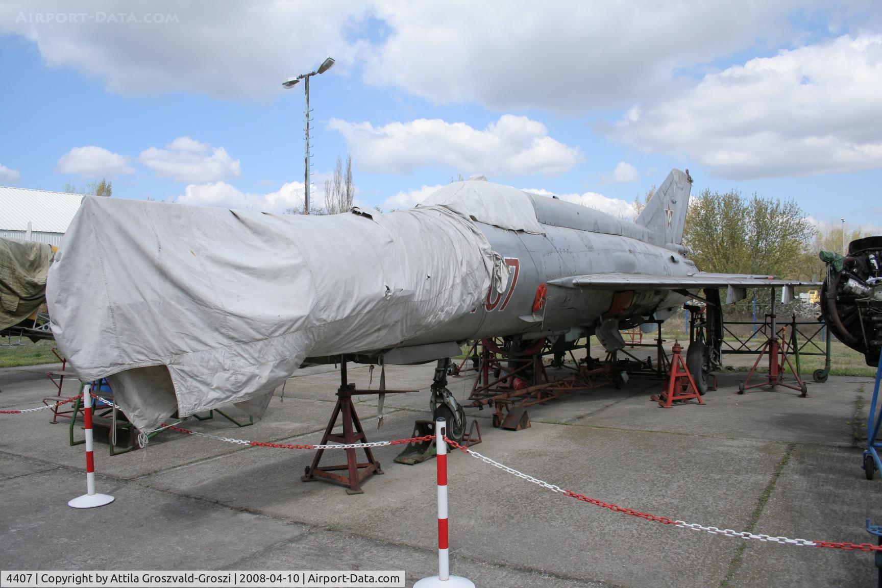 4407, 1971 Mikoyan-Gurevich MiG-21MF C/N 964407, Csepel, Lajos Kossuth Grammar school apprentice workshop's yard - Hungary