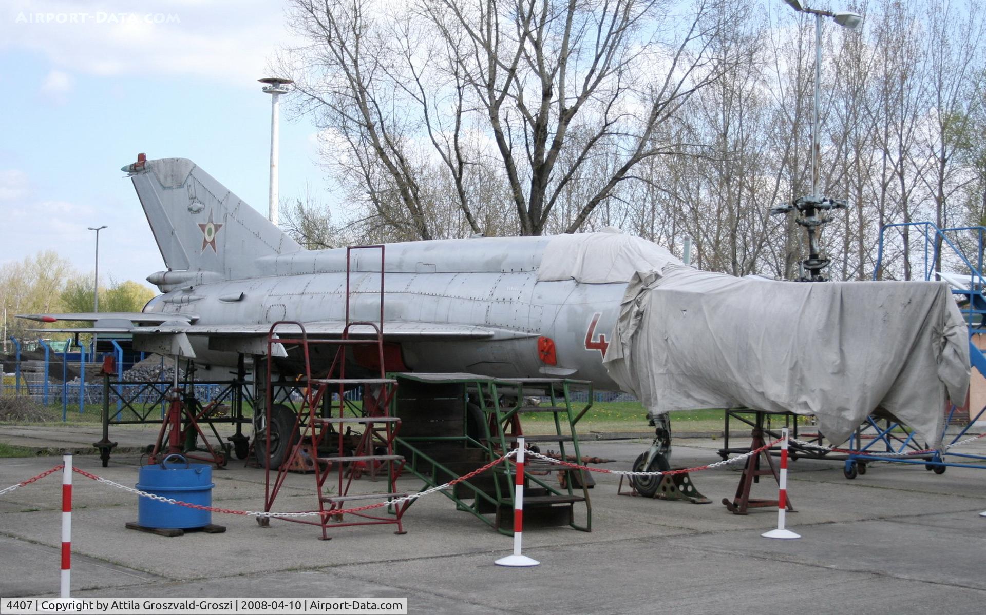 4407, 1971 Mikoyan-Gurevich MiG-21MF C/N 964407, Csepel, Lajos Kossuth Grammar school apprentice workshop's yard - Hungary
