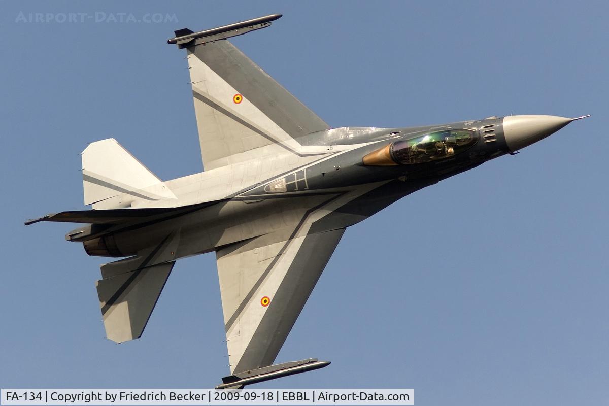 FA-134, SABCA F-16AM Fighting Falcon C/N 6H-134, air show routine of the BAF F-16 team