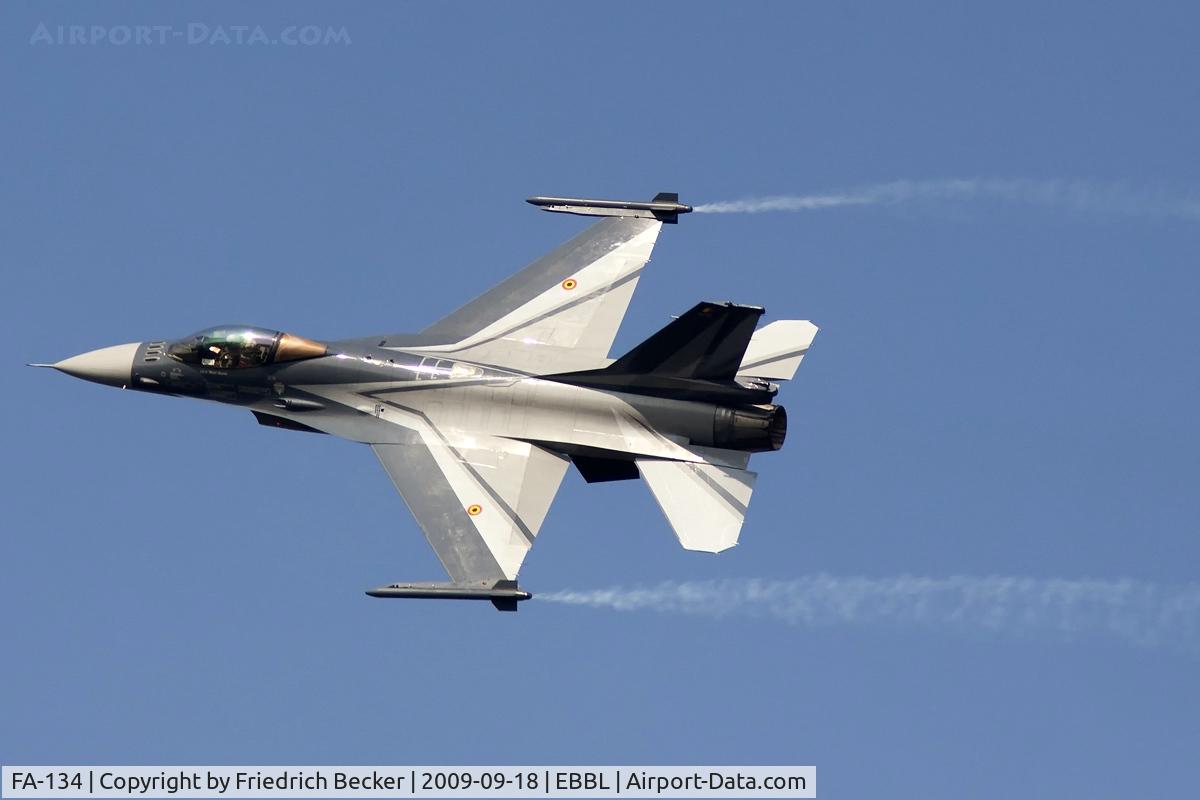 FA-134, SABCA F-16AM Fighting Falcon C/N 6H-134, air show routine of the BAF F-16 team