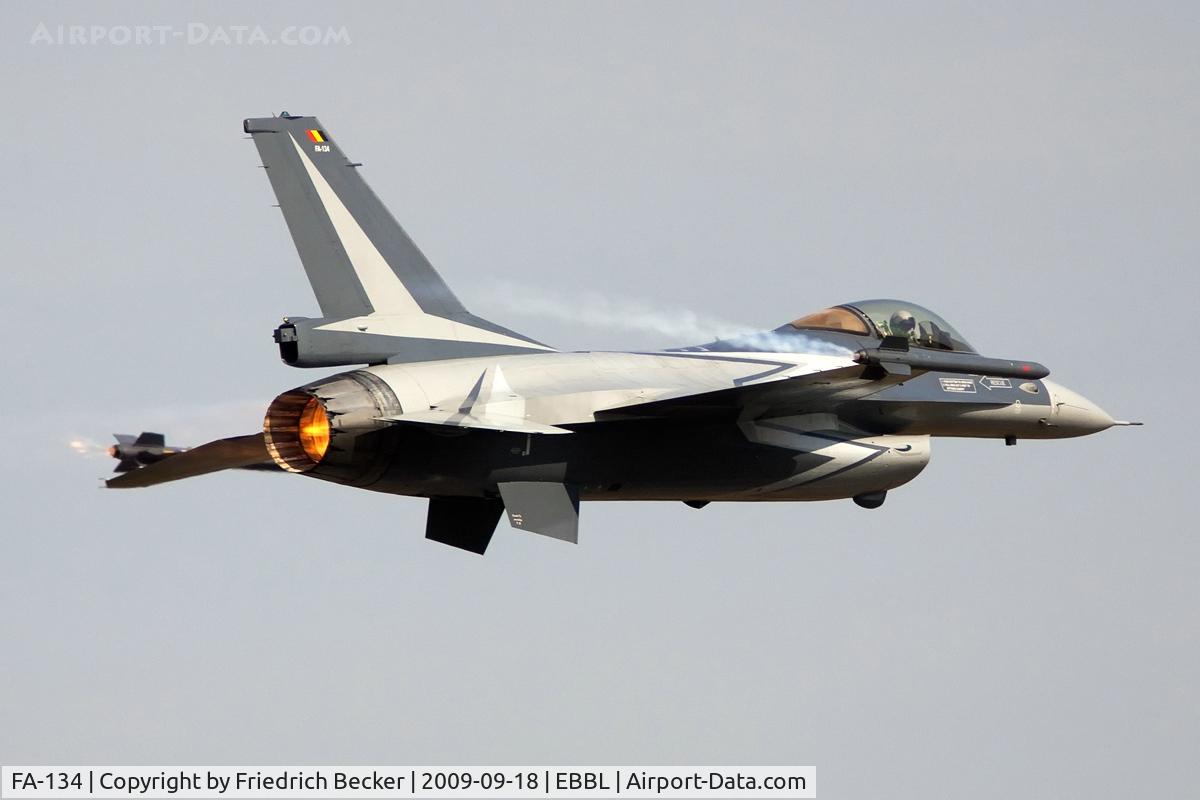 FA-134, SABCA F-16AM Fighting Falcon C/N 6H-134, air show routine of the BAF F-16 team