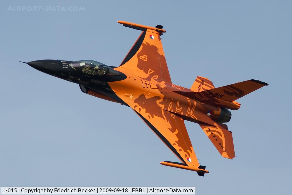 J-015, 1991 Fokker F-16A Fighting Falcon C/N 6D-171, air show routine of the RNLAF F-16 team