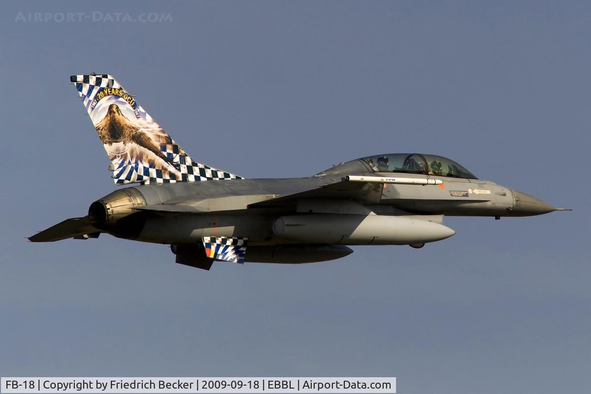 FB-18, General Dynamics F-16BM Fighting Falcon C/N 6J-18, low approach