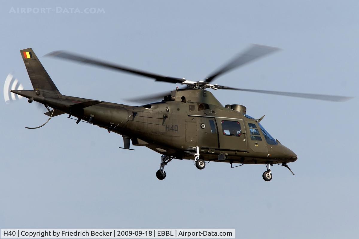H40, Agusta A-109BA C/N 0340, low approach