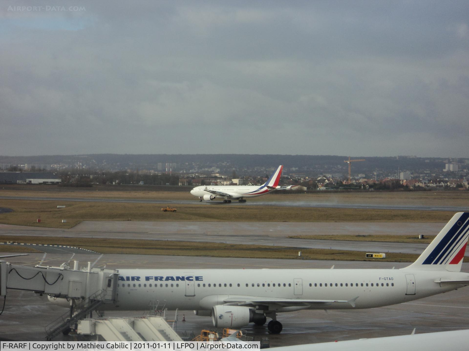 F-RARF, 1999 Airbus A330-223 C/N 240, A330 République Française take-off runway 24