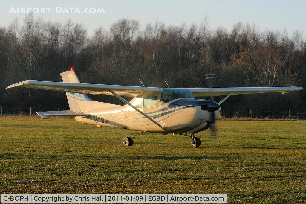 G-BOPH, 1979 Cessna TR182 Turbo Skylane RG C/N R182-01031, taxying in in the late afternoon sun