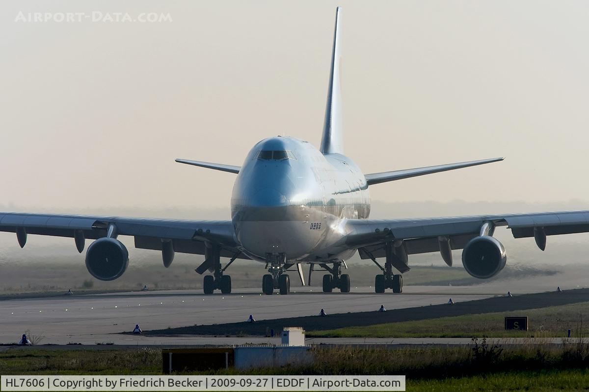 HL7606, 1989 Boeing 747-4B5-F C/N 24199, early morning departure