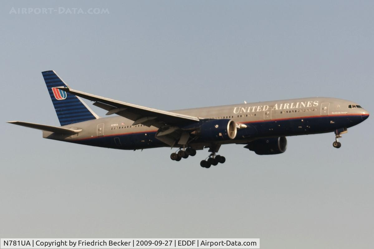 N781UA, 1996 Boeing 777-222 C/N 26945, on final