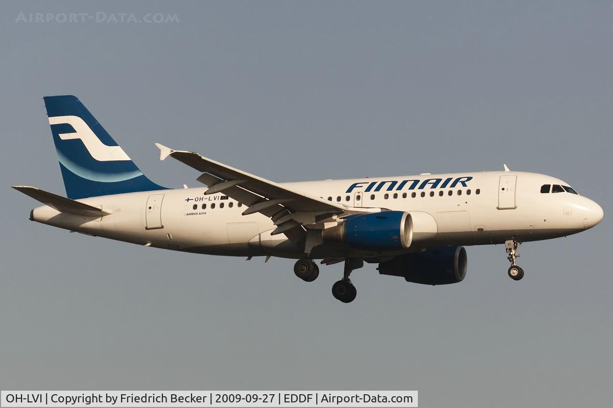 OH-LVI, 2000 Airbus A319-112 C/N 1364, on final