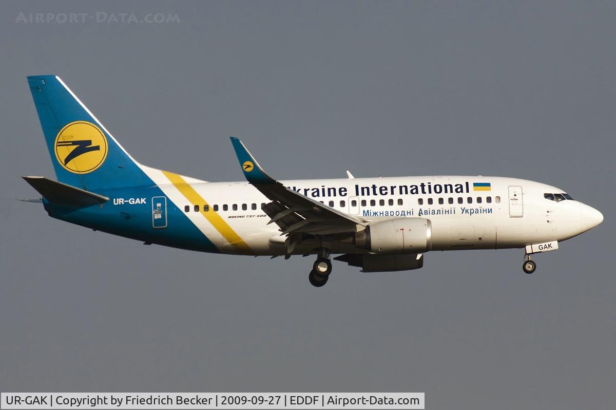 UR-GAK, 1992 Boeing 737-5Y0 C/N 26075, on final