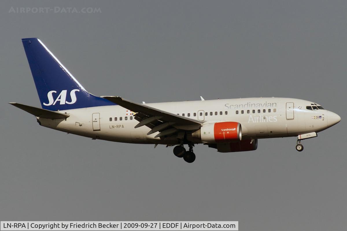 LN-RPA, 1998 Boeing 737-683 C/N 28290, on final