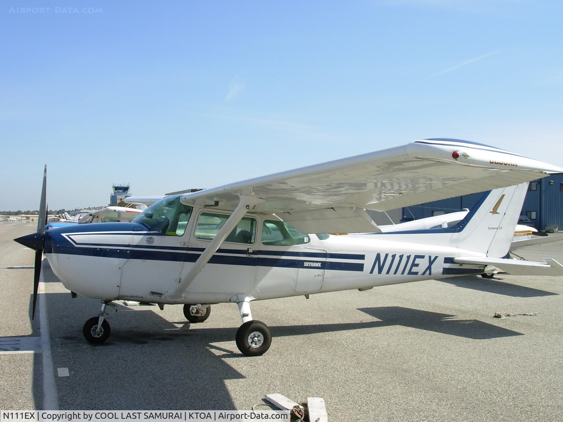 N111EX, 1981 Cessna 172P C/N 17275024, pre-flight inspection