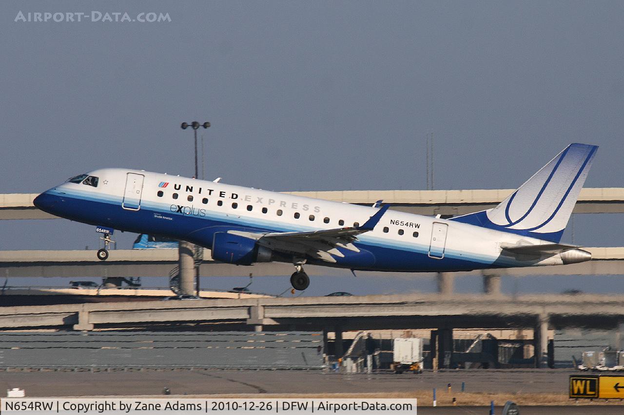 N654RW, 2005 Embraer 170SE (ERJ-170-100SE) C/N 17000104, United Express at DFW Airport