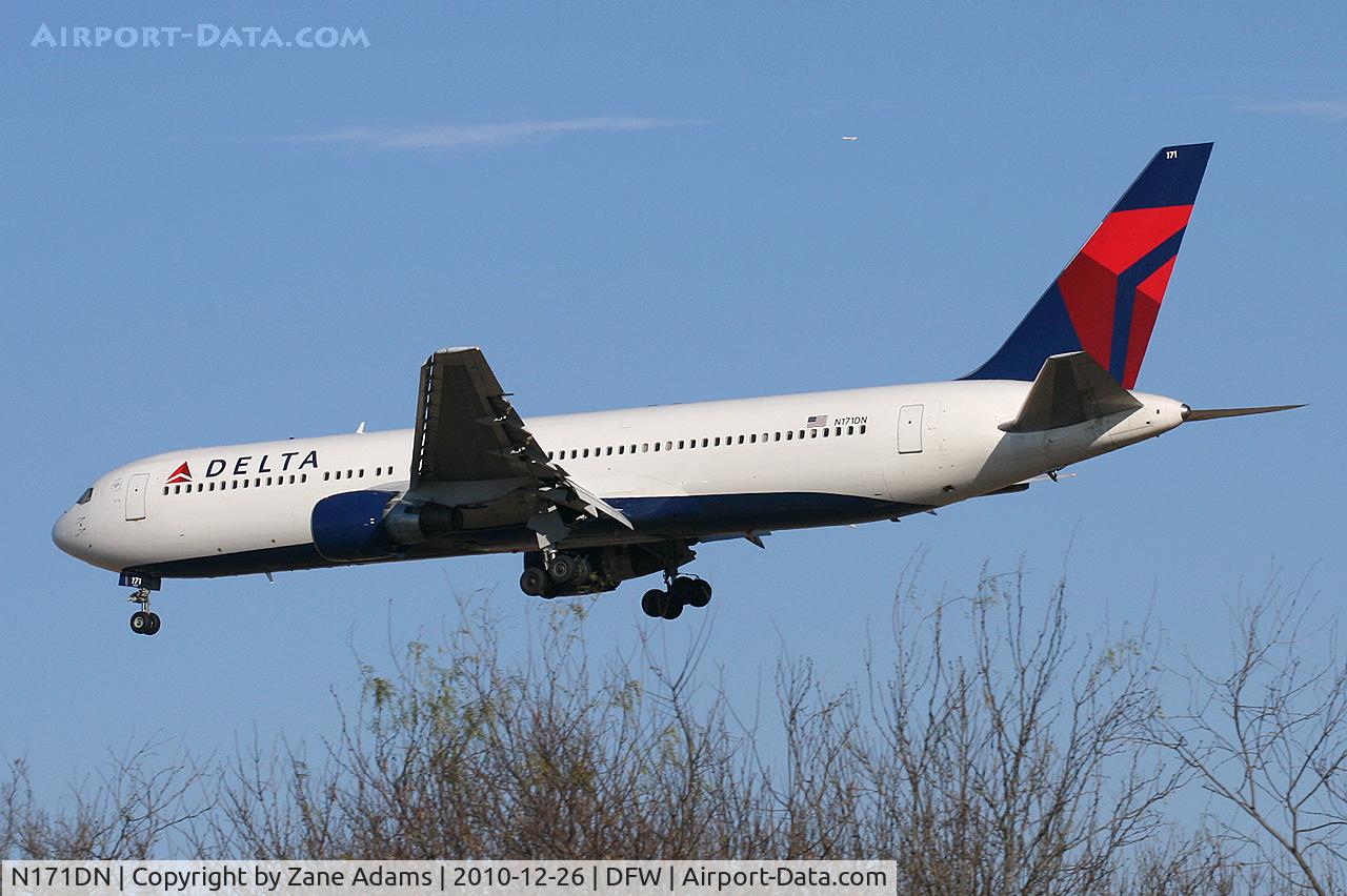 N171DN, 1990 Boeing 767-332 C/N 24759, Delta Airlines at DFW Airport