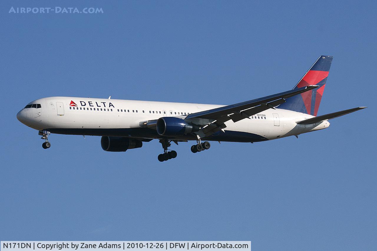 N171DN, 1990 Boeing 767-332 C/N 24759, Delta Airlines at DFW Airport