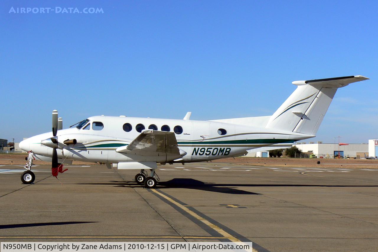 N950MB, 1990 Beech B200 King Air C/N BB-1372, At Grand Prairie Municipal Airport