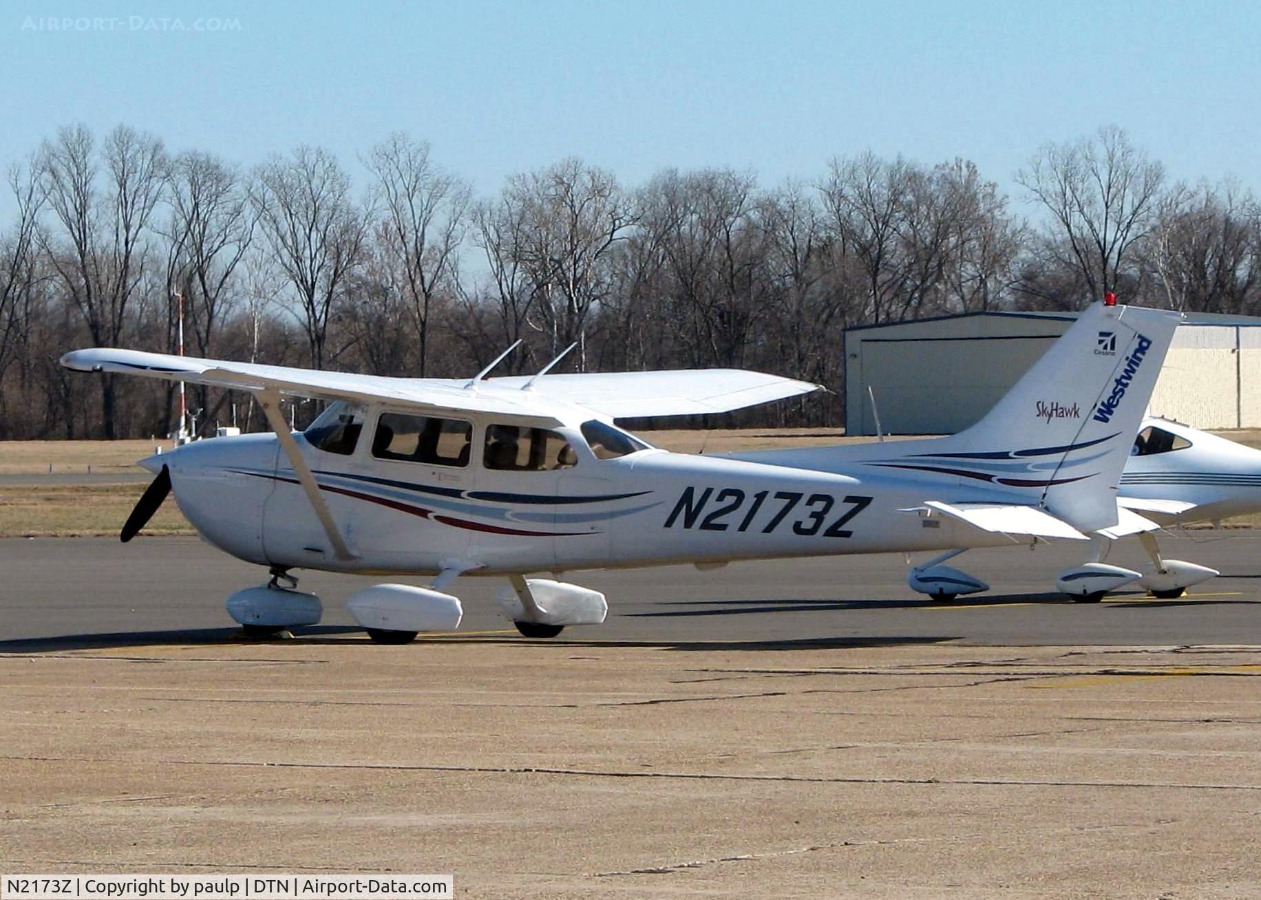 N2173Z, 2004 Cessna 172R C/N 17281216, At Downtown Shreveport.