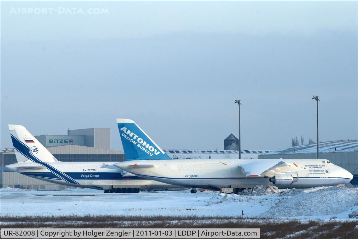 UR-82008, 1986 Antonov An-124-100M Ruslan C/N 19530501006, Ukrainian-russian cargo corner