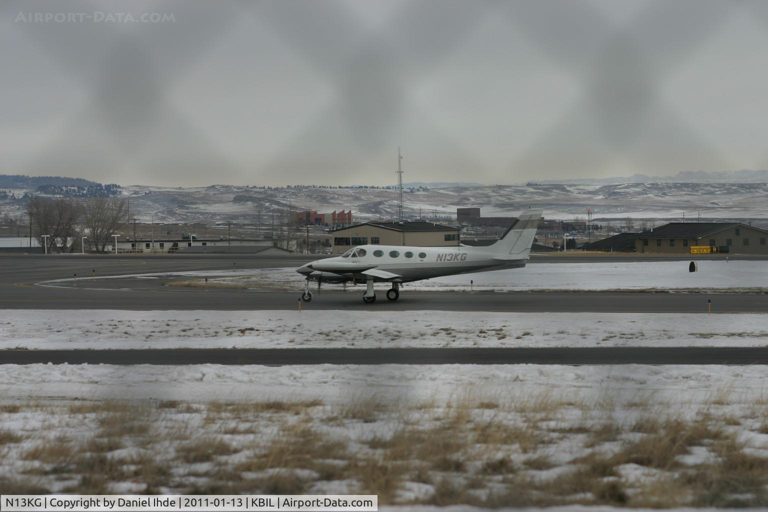 N13KG, Cessna 340A C/N 340A-0215, Cessna 340 taxi back after engine runup