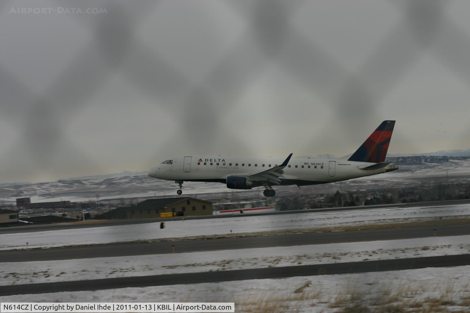 N614CZ, 2008 Embraer 175LR (ERJ-170-200LR) C/N 17000205, Embraer 170 arriving at KBIL 1-13-11