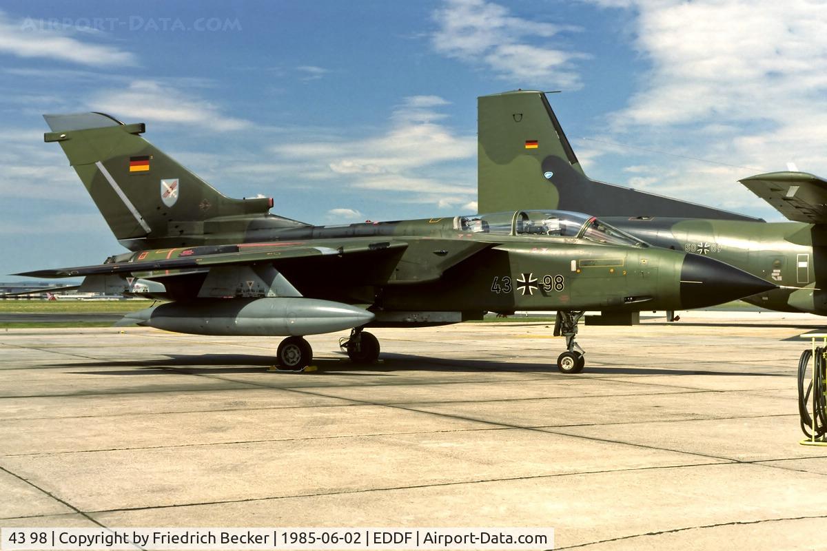 43 98, Panavia Tornado IDS C/N 253/GS065/4098, static display