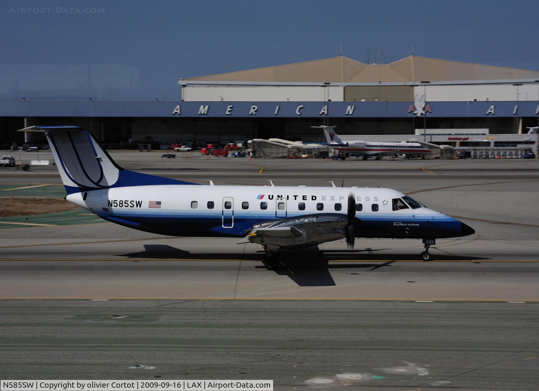 N585SW, 1999 Embraer EMB-120ER Brasilia C/N 120353, taxiing at Los angeles airport