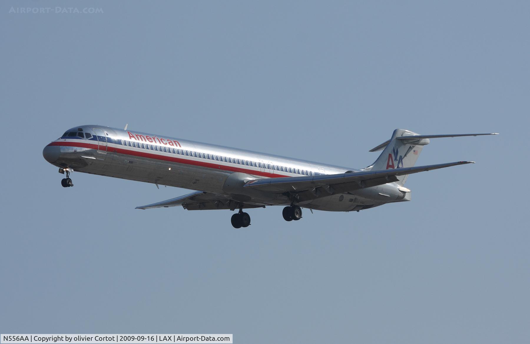 N556AA, 1991 McDonnell Douglas MD-82 (DC-9-82) C/N 53086, landing at LAX