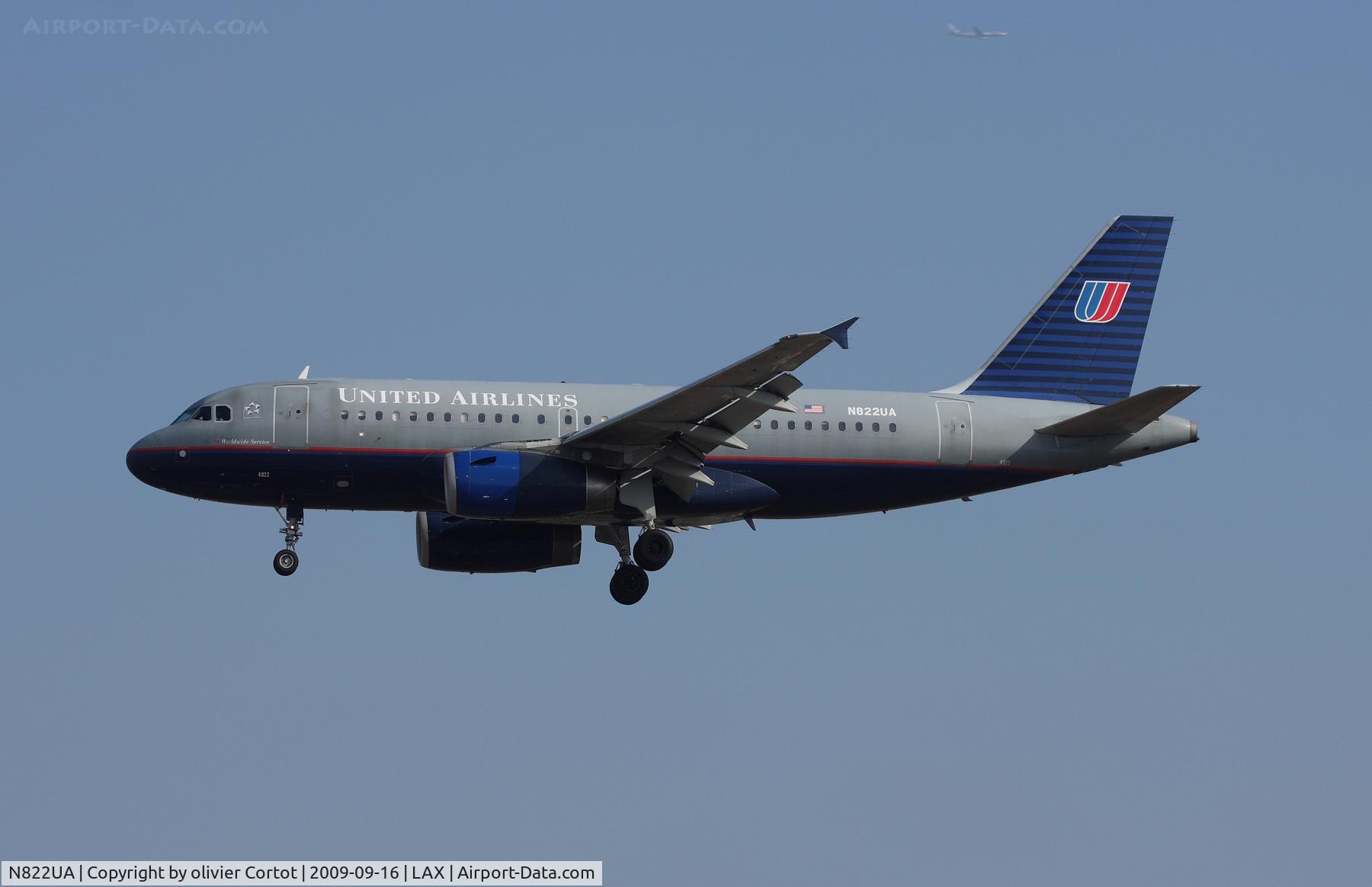 N822UA, 1998 Airbus A319-131 C/N 948, landing at los angeles