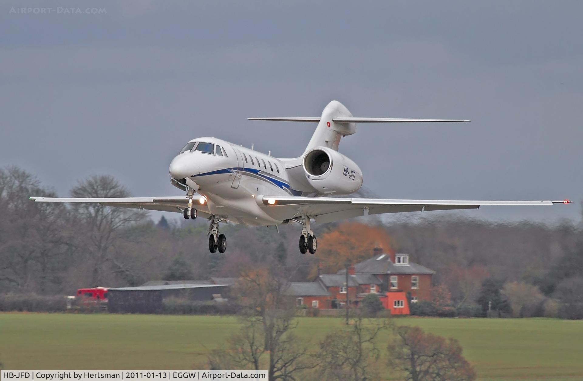 HB-JFD, 2006 Cessna 750 Citation X Citation X C/N 750-0261, Cessna 750 seen on short final to runway 26 at Luton (EGGW)