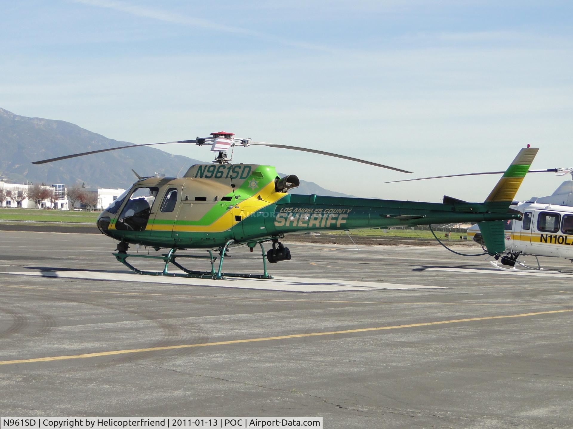 N961SD, 2001 Eurocopter AS-350B-2 Ecureuil Ecureuil C/N 3516, Parked at the LACO Sheriff helipad