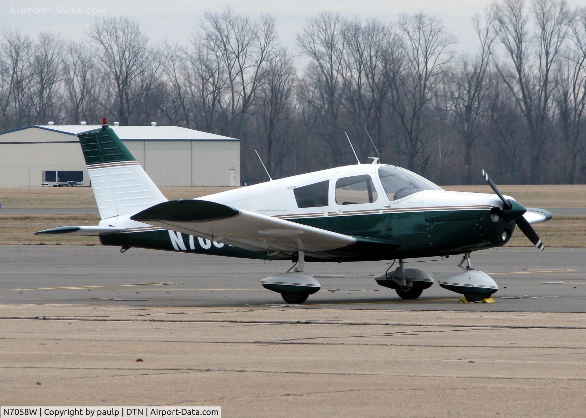 N7058W, 1962 Piper PA-28-180 C/N 28-810, At Downtown Shreveport.