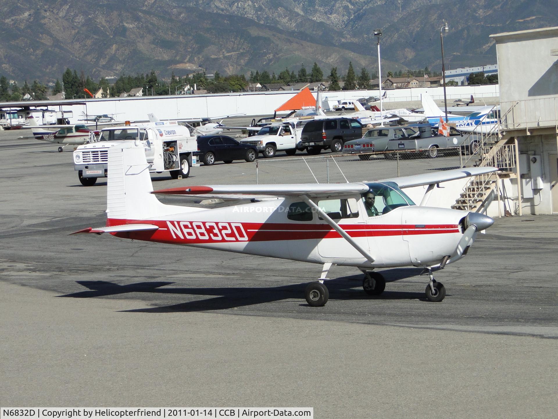 N6832D, 1959 Cessna 175 Skylark C/N 55751, Taxiing to Foothill Sales & Service area