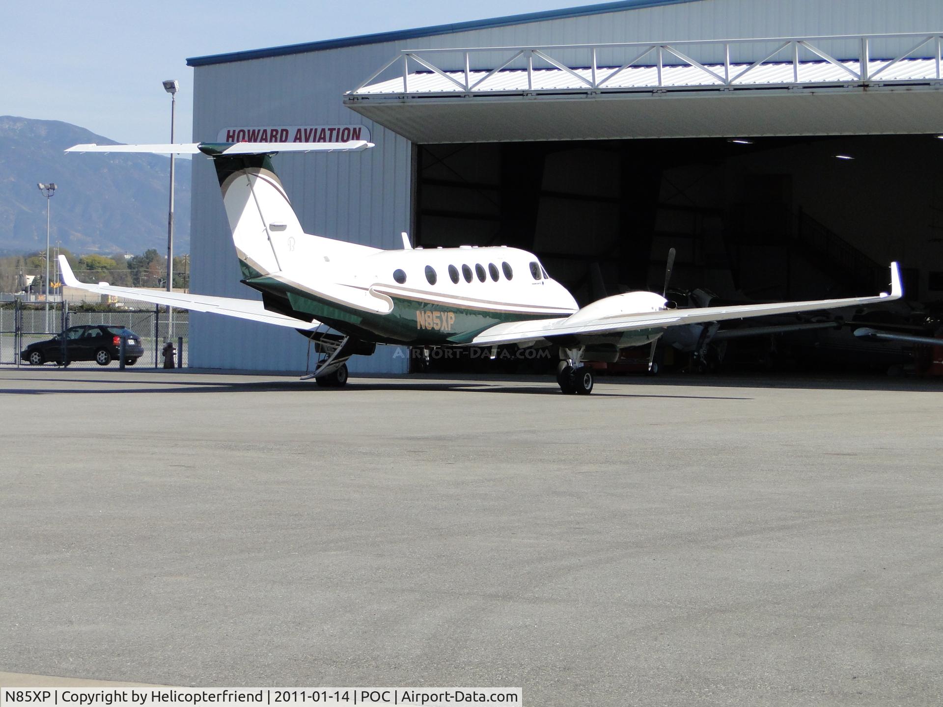 N85XP, 1984 Beech B200 King Air C/N BB-1202, Parked at the hanger entrance of Howard Aviation
