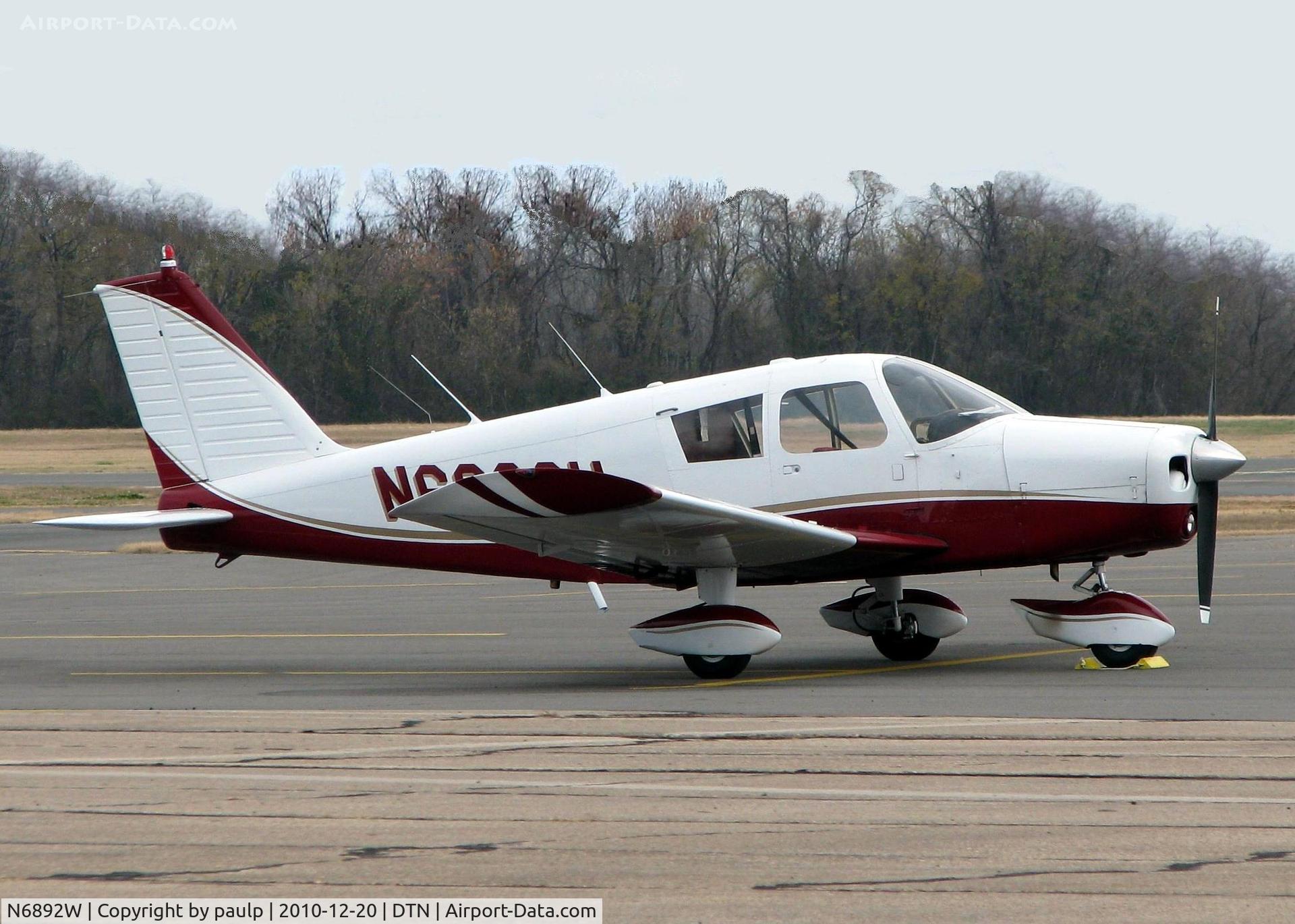 N6892W, 1965 Piper PA-28-140 C/N 28-21049, At Downtown Shreveport.