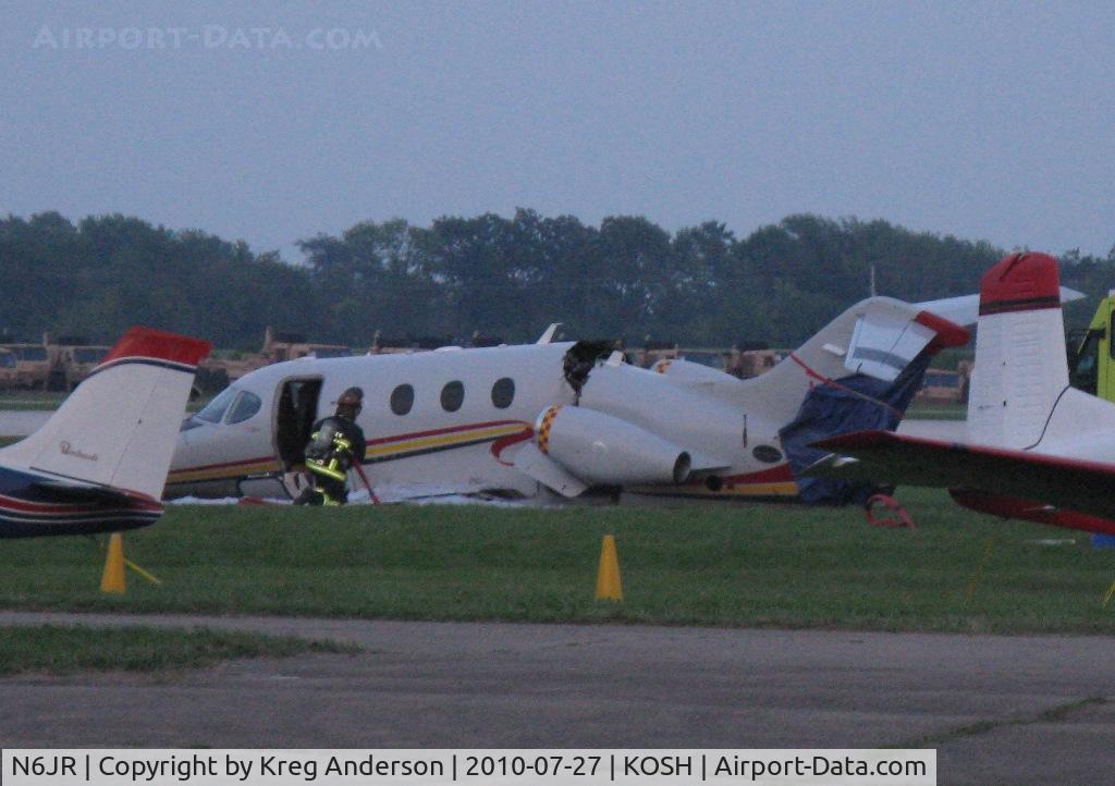 N6JR, 2007 Raytheon Aircraft Company 390 C/N RB-161, EAA AirVenture 2010. A little under an hour after the crash.