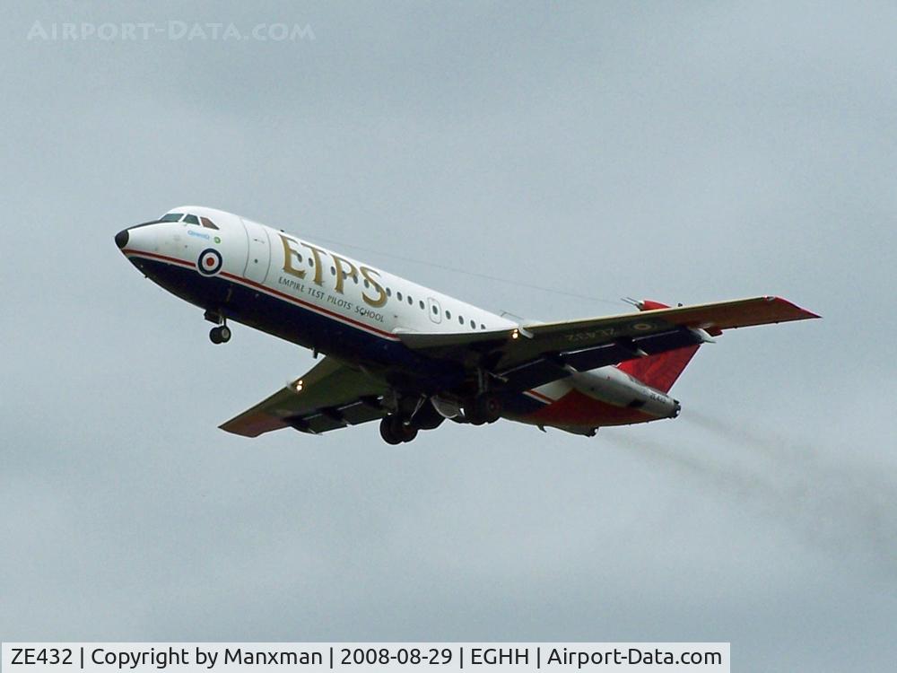ZE432, 1973 BAC 111-479FU One-Eleven C/N BAC.250, ETPS BAC 1-11 on a flypast of BOH. By coincedence we had visited of the FRA Families day as well as Bournemouth airshow. Probably more entertaining at the airport than the sea front!