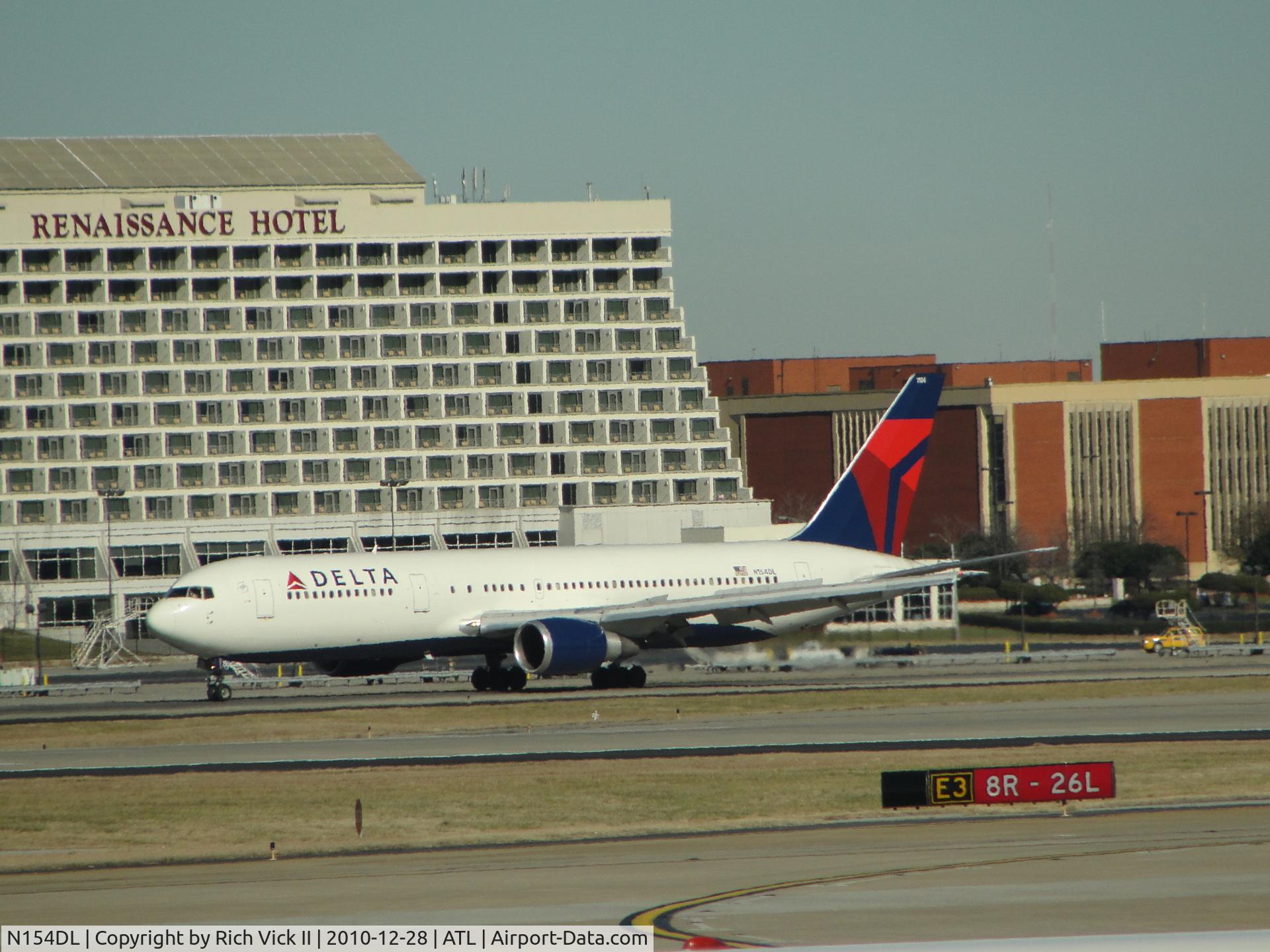 N154DL, 1991 Boeing 767-3P6 C/N 25241, Arrving in ATL