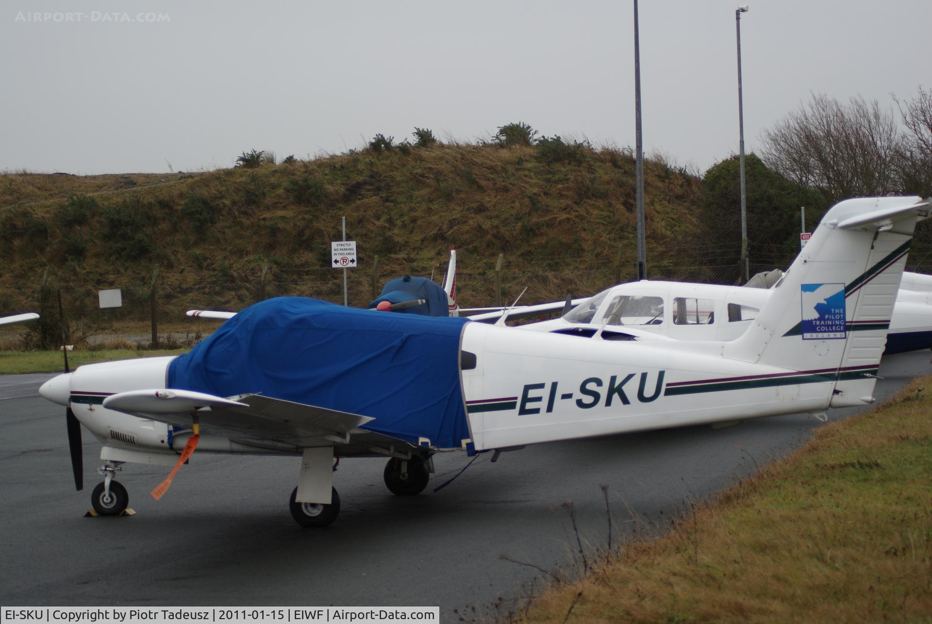 EI-SKU, 1979 Piper PA-28RT-201 Arrow IV C/N 28R-7918145, Winter