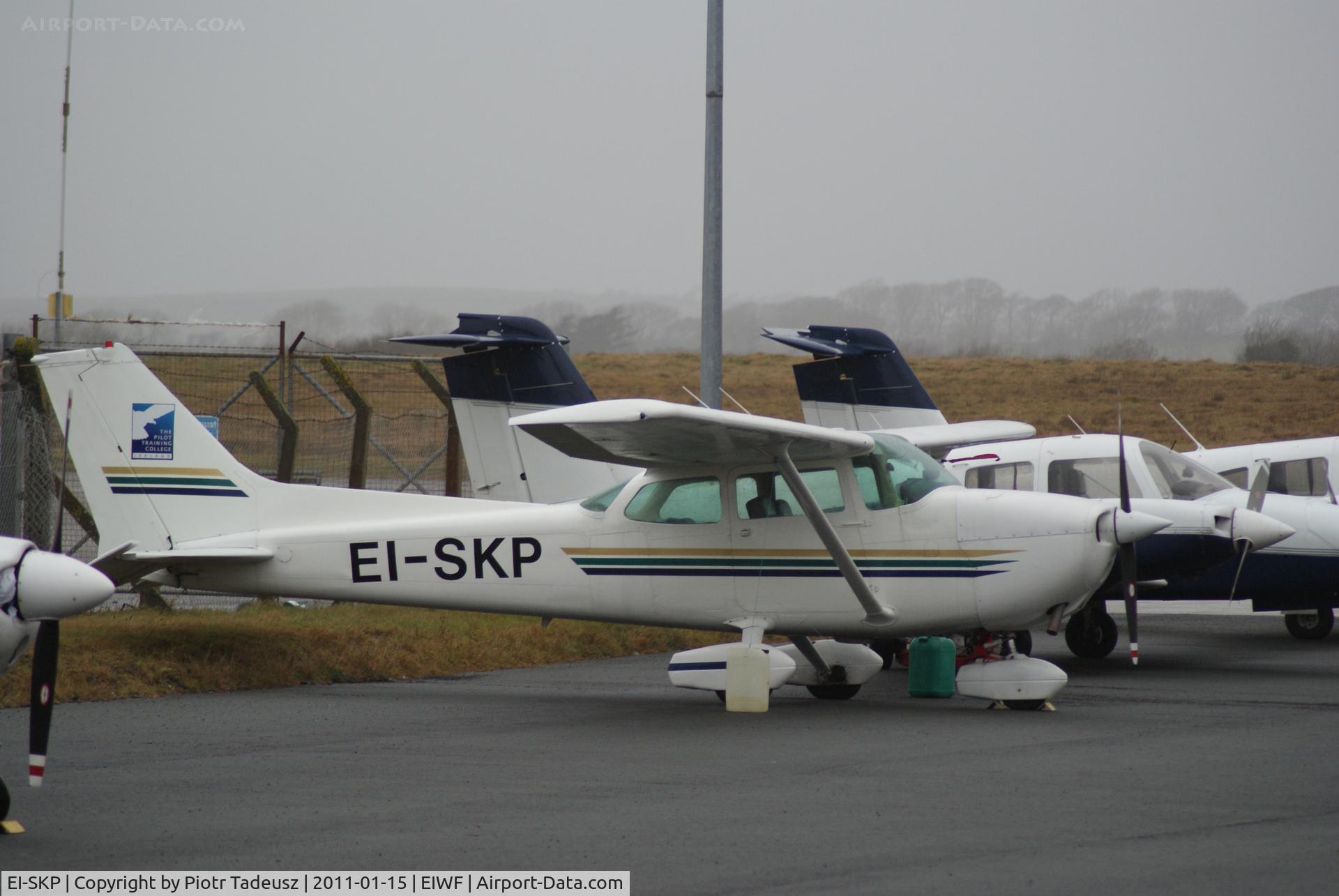 EI-SKP, 1981 Reims F172P Skyhawk C/N 2101, Winter