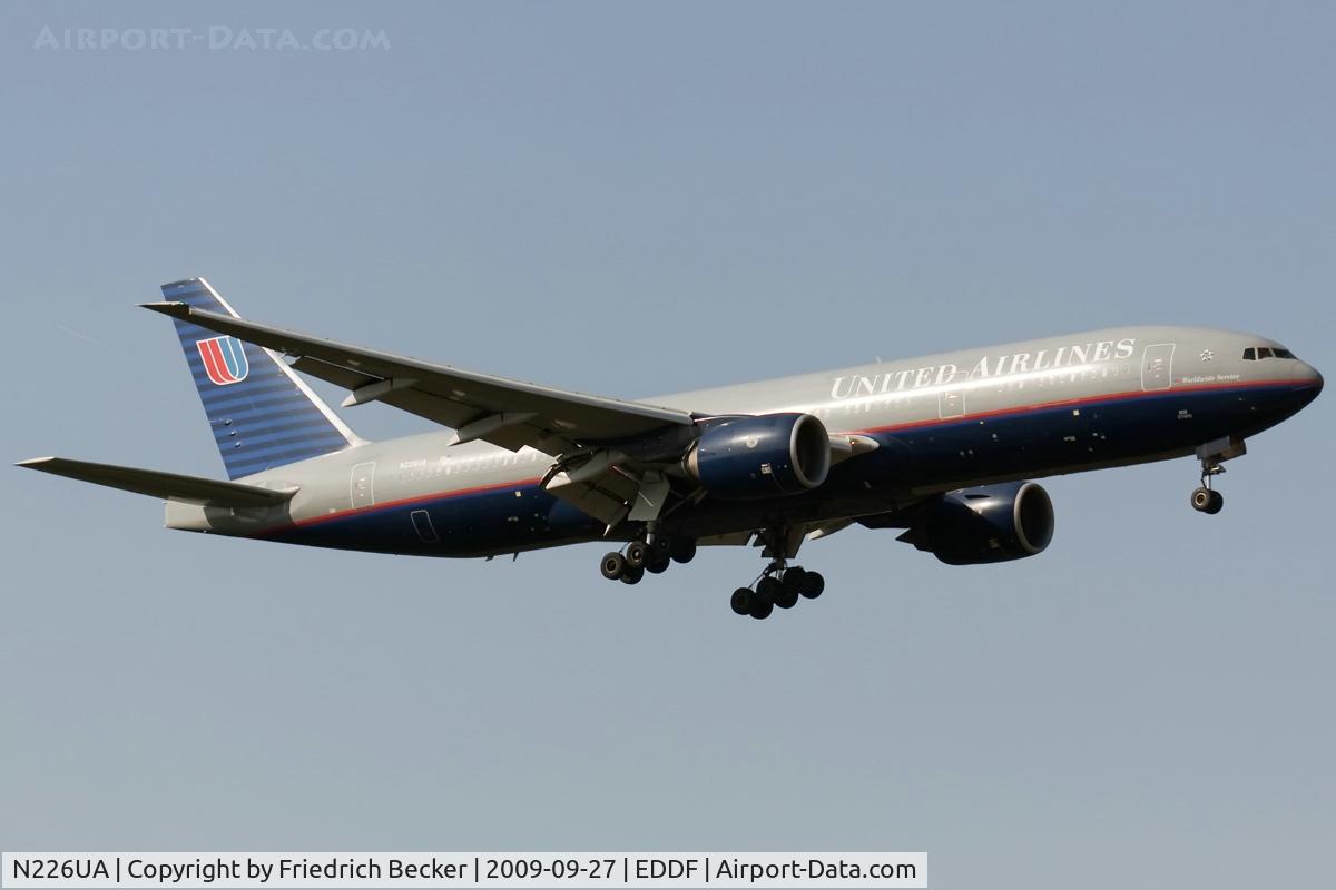 N226UA, 2002 Boeing 777-222 C/N 30226, on final RW07R