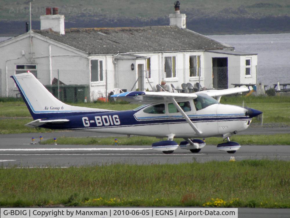 G-BDIG, 1975 Cessna 182P Skylane C/N 182-63938, G-BDIG departs IOM