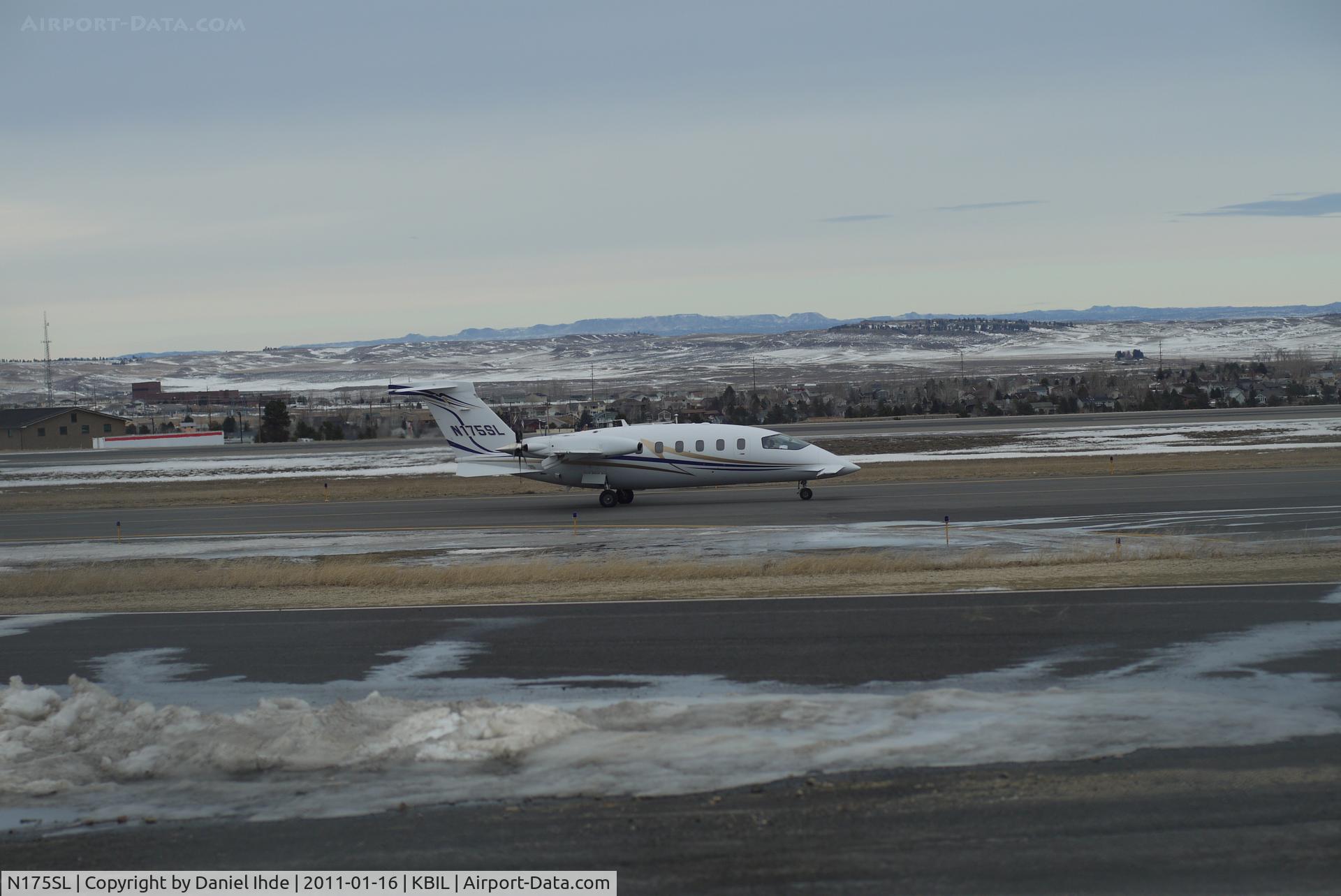 N175SL, 2007 Piaggio P-180 C/N 1147, Piaggio taxiing to 28R